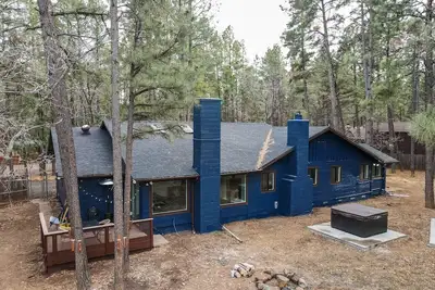 Image de Rainbow Lake Retreat w/Hot Tub & Sauna