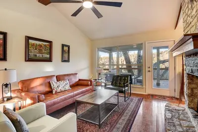 Image de Close to Historic Georgetown, Family Friendly, Large Porch