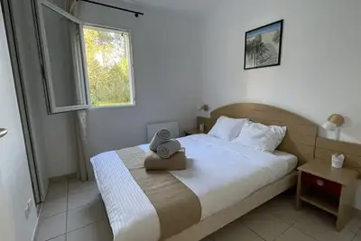 Image de Chalet paisible à la Plage incluant Piscine-Tennis-Pétanque &Parking privé ***17