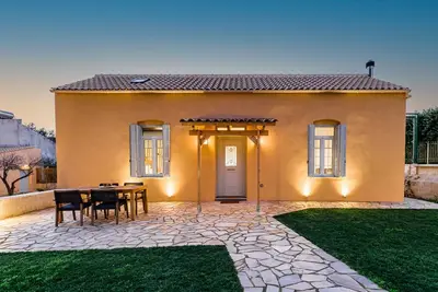 Image de Charming Kiklamino House with garden, view and playground in Agios Mattheos!