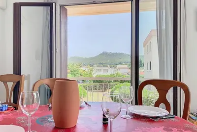 Image de Appartement lumineux près de la plage des Lecques avec wifi et climatisation