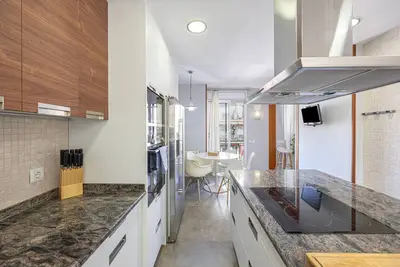Image de Check out this chic and fancy apartment – it's the spot for those who love the good life