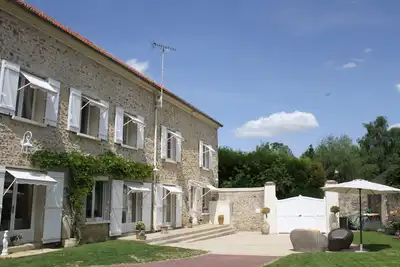 Image de Maison de campagne chic dans le Vexin, avec atelier d'artiste.