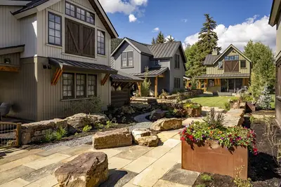 Image de 6-Cottage Bundle at Academy Place
