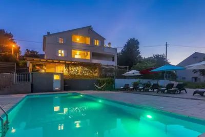 Image de Holiday apartment Claire with large heated pool (50m2) and sea view in a quiet location in Nerezine on the island of Lošinj