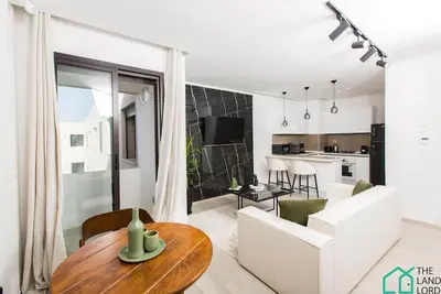 Image de E24: Grand Luxe tout équipé et central
