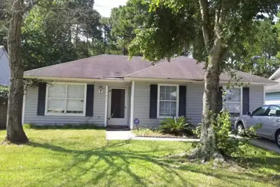 Image de Family-sized Home- 5 minutes to Groceries/Restaurants