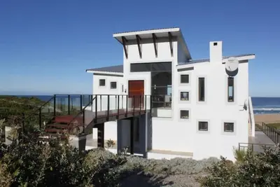 Image de Best views from beautiful home in undiscovered hamlet with lots of nature!