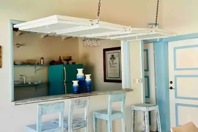 Image de 1 bedroom Bonita cottage with huge yard & pool
