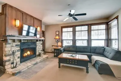 Image de Tremblant-les-Eaux 213-1b 2bd  hot tub open walk to ski slopes & golf