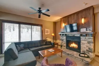 Image de Condo 1 chambre 850 pi² Tremblant-les-Eaux, spa & saunas ouverts toute l'année