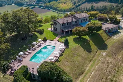 Image de Tenuta Montiepoli 12+3, Emma Villas