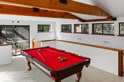 Image de Private, wooded home and a modern design\n\n