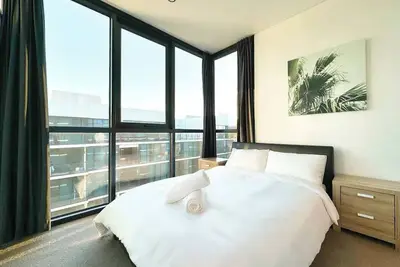 Image de High-Rise Heaven - 2br with Pool, Gym, Steam&Sauna