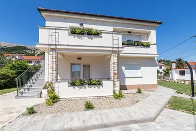 Image de À seulement 300 mètres de la superbe plage