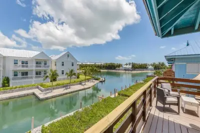 Image de Great house and dock with close access to the Atlantic Ocean\nVACA-23-415