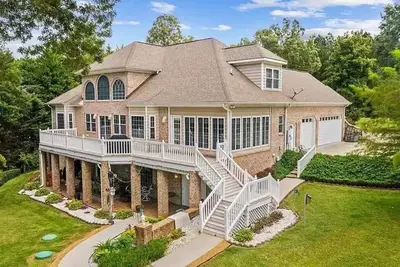 Image de Lake Gaston Waterfront Estate Bbq Tv Ac