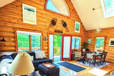 Image de Handcrafted Log Home Near Sugarbush & Mad River Glen • Walk to Blueberry Lake