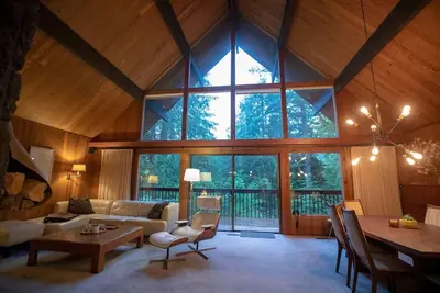 Image de Golden Antler Chalet\n\n