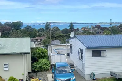 Image de Seaside simplicity in an Ocean-side campground. Morning sun deck. Great views.