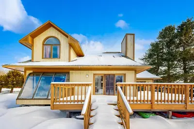 Image de Waterfront home on trout pond & Vast trail with kayaks, canoe, woodstove