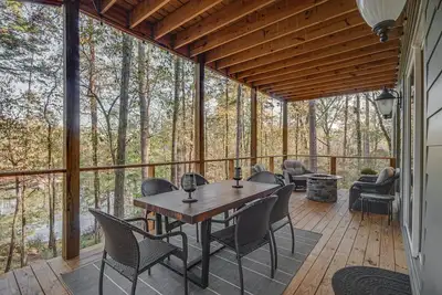 Image de Waterfront Terry Home w/ 3 Decks & Hot Tub!