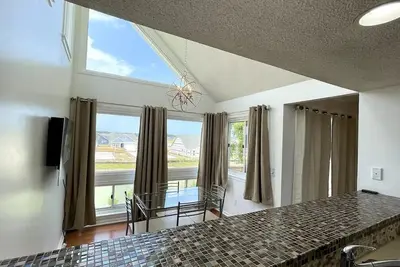 Image de Lr1 Bay Tree 1 bedroom condo with pool