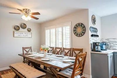 Image de Tiered garden beach home-Gameroom, Garden, Deck, mts to Beaches, Lagoon, Legoland