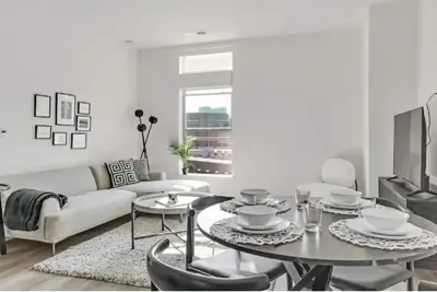 Image de Elegant 2br inTysons: Black & White + Amenities - Gym / Pool / Mall