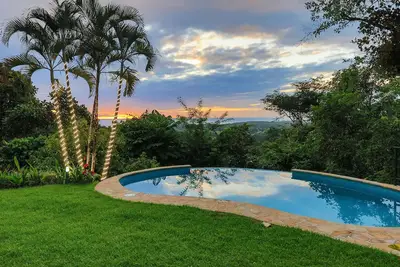 Image de Newly Listed Marvelous Jungle Oasis with Ocean Views