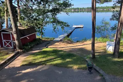Image de Two family, cozy, lake house retreat on Pine Lake.