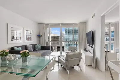 Image de 1903 · **W Icon Brickell-Luxury High-Rise Unit Free Spa**