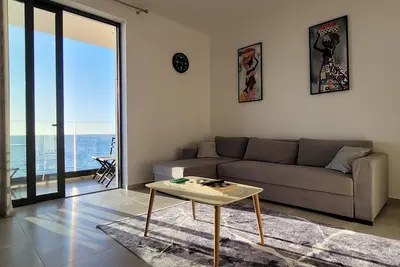 Image de Beachfront Apartments with Stunning Sea View and Private Balcony.