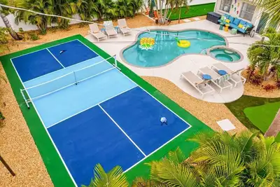 Image de 12 min to Beach, Hot Tub, Pickleball, Game Room