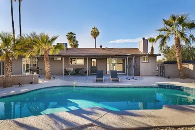 Image de Prime Location Oasis with Pool: Perfect Getaway!