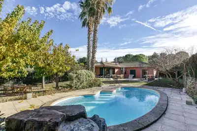 Image de Maison de vacances 'Villa Virginie Torremirona Resort' avec piscine privée, Wi-Fi et climatisation
