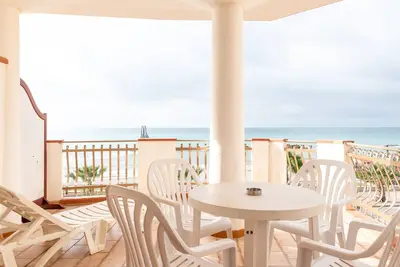 Image de Maison de vacances 'Appartamento D - Le Terrazze' avec vue sur la mer, Wi-Fi et climatisation