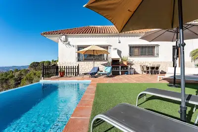 Villa \"Fenavista\" avec vue sur la mer, 2 piscines privées et Wi-Fi