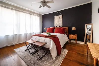 Image de New! Stylish and Modern Home In the Heart of the Popular Fondren District