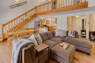 Image de Shuttle to Loon, Hot Tub & Pool!