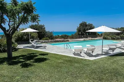 Image de Magnifique maison de vacances privée pour 6 personnes avec Wifi, piscine, Tv, terrasse et parking