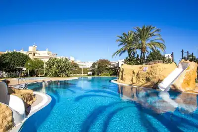 Image de Confortable appartement pour 4 personnes avec piscine, Wifi, climatisation, Tv et terrasse