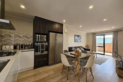 Image de ✨Gazeley Gem | Your Hamilton Hideaway Relax, Explore, Indulge