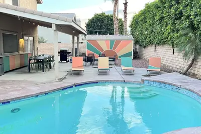 Urban Haus Indio Pool & Spa +Patio+ Fire Pit+ Bbq