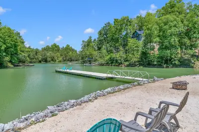 Image de Scenic lake view cabin w/game room, hot tub, fireplaces, free attraction tickets