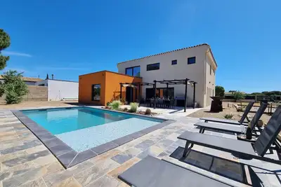 Image de Villa spacieuse de luxe avec piscine privée