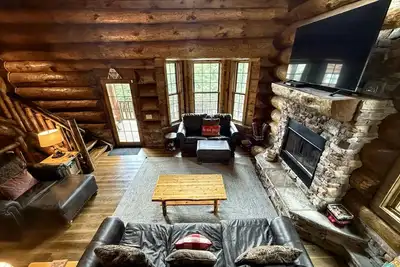 Image de Log Cabin w/ Hot Tub + Games!