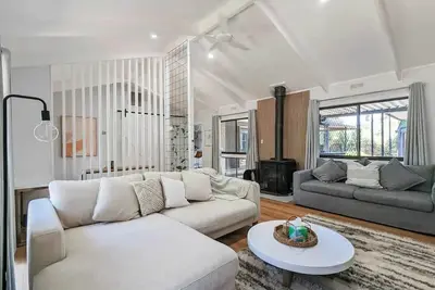 Image de The Faraway House: Large family home - Walk to the river + Bring the boat! \n\n