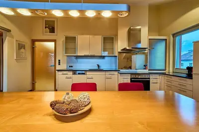 Image de GroĂźe, Exklusive Wohnung mit Balkon und Fantastischer Aussicht auf die Bergwelt