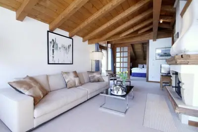Image de Beautiful high quality Chalet, 500m from ski lifts, 6 nights half board catered